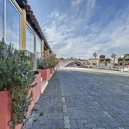 With Pool Near The Harbor Daire