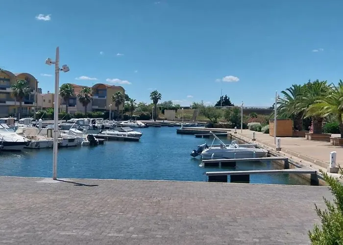 With Pool Near The Harbor Apartment