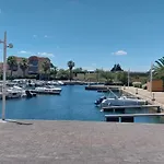 With Pool Near The Harbor Lägenhet