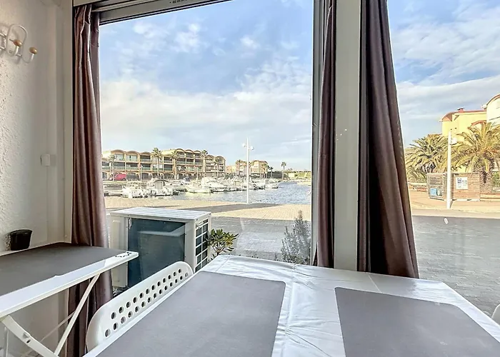 With Pool Near The Harbor Apartament Gruissan